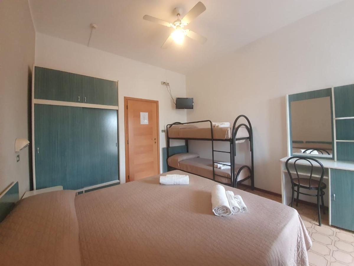 Hotel Magriv リミニ エクステリア 写真