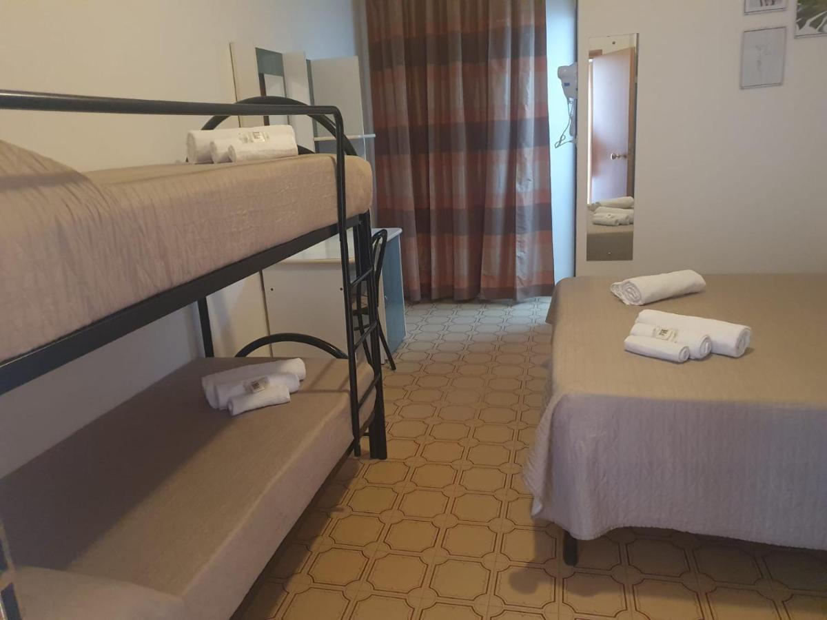 Hotel Magriv リミニ エクステリア 写真