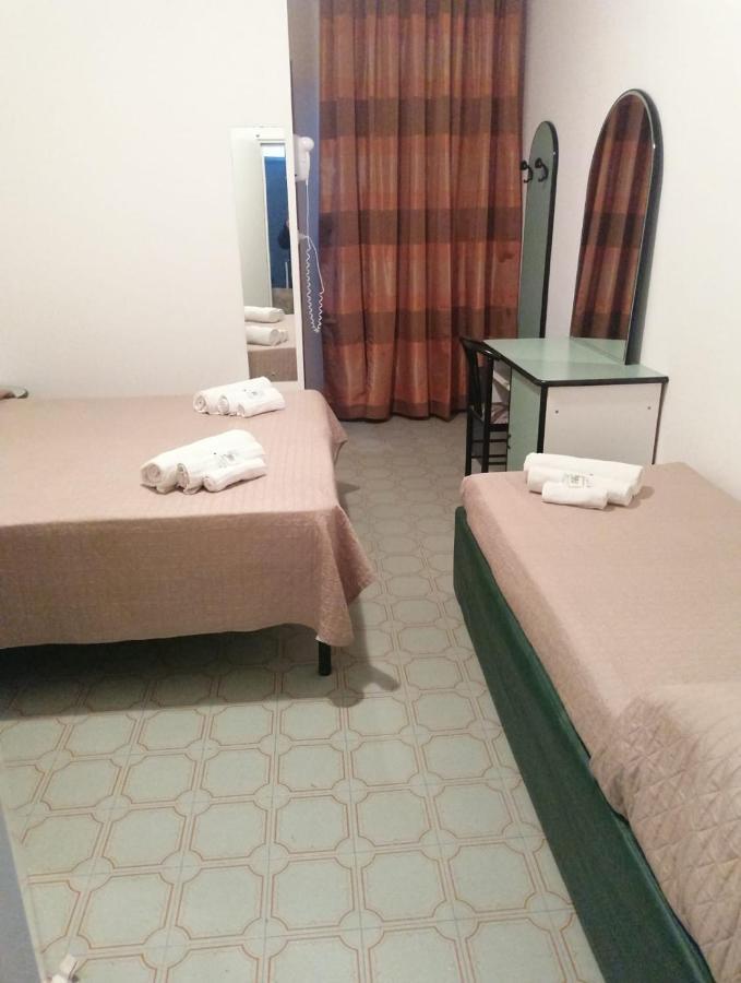 Hotel Magriv リミニ エクステリア 写真
