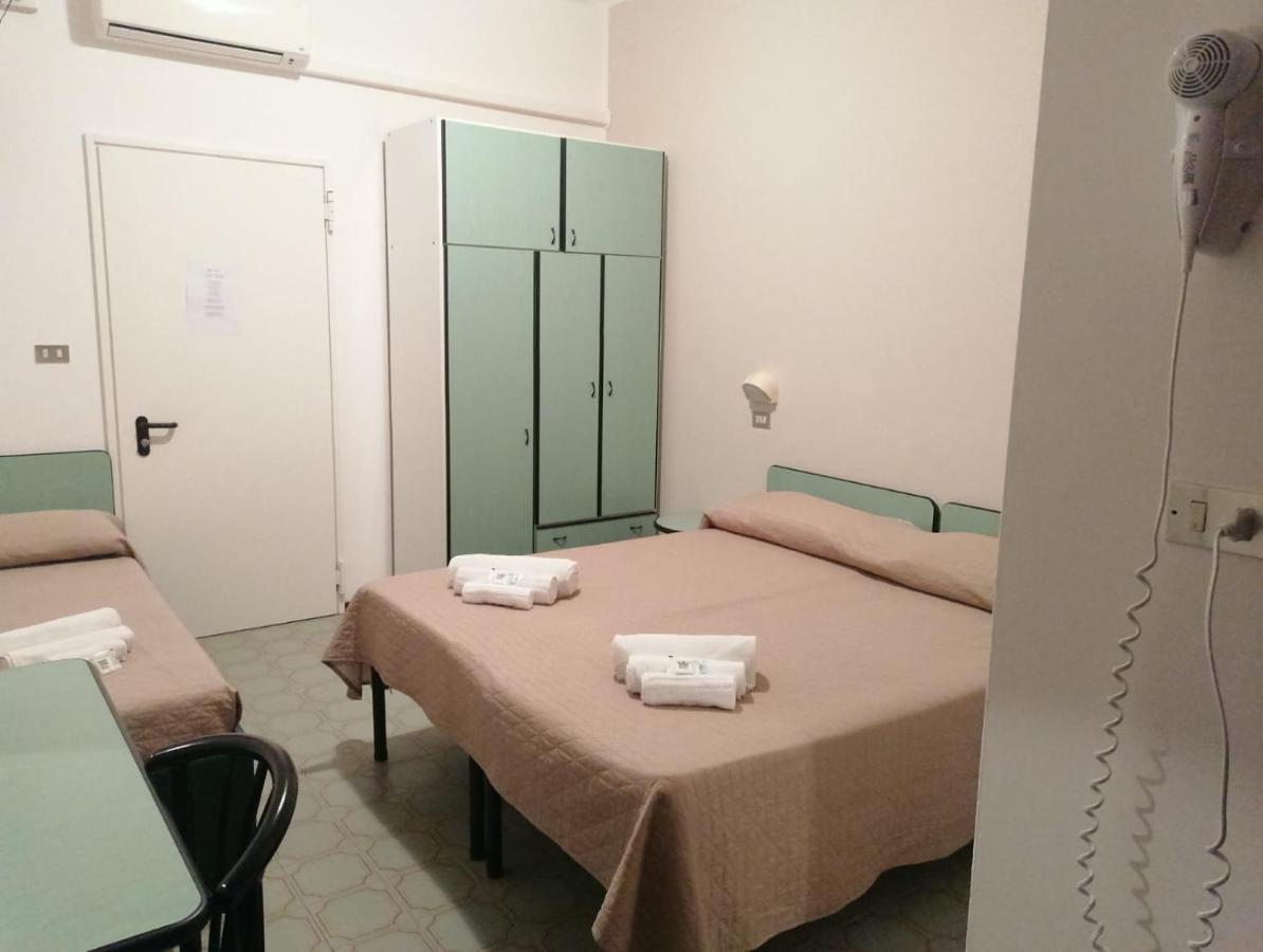 Hotel Magriv リミニ エクステリア 写真