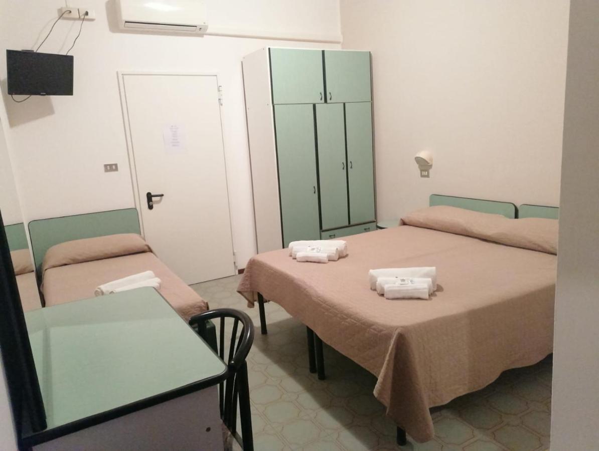 Hotel Magriv リミニ エクステリア 写真