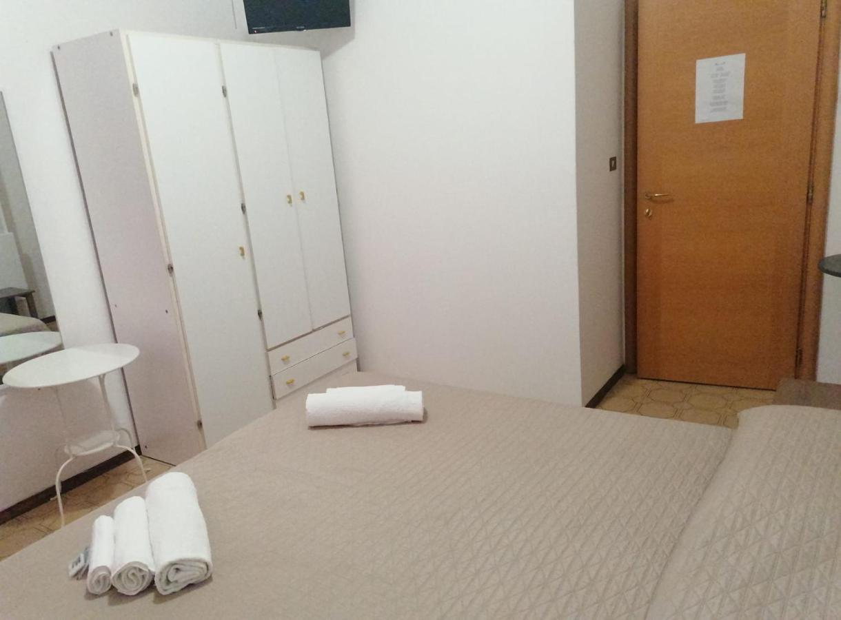 Hotel Magriv リミニ エクステリア 写真