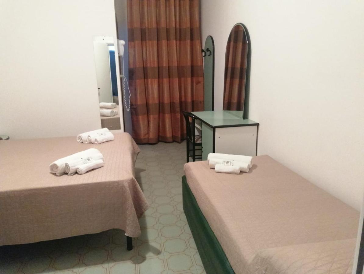 Hotel Magriv リミニ エクステリア 写真