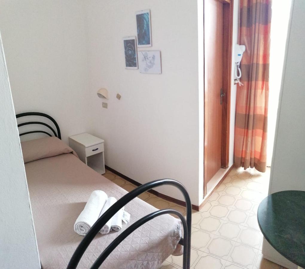 Hotel Magriv リミニ エクステリア 写真