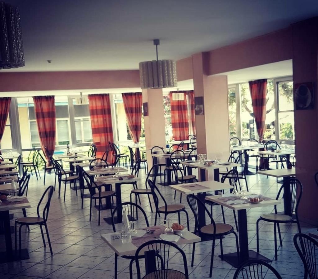 Hotel Magriv リミニ エクステリア 写真